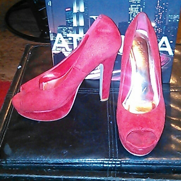 High Heels - Picture 2 of 2